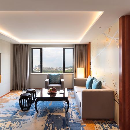 China Hotel Guangzhou - Subway Direct To Pazhou Exhibition Center, Free Shuttle During Canton Fair & Exhibitor Registration Counter מראה חיצוני תמונה Suite