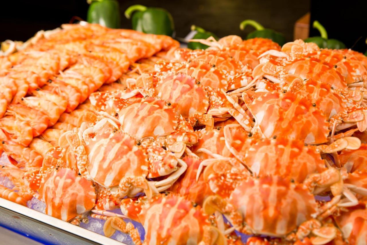 China Hotel Guangzhou - Subway Direct To Pazhou Exhibition Center, Free Shuttle During Canton Fair & Exhibitor Registration Counter מראה חיצוני תמונה A seafood buffet