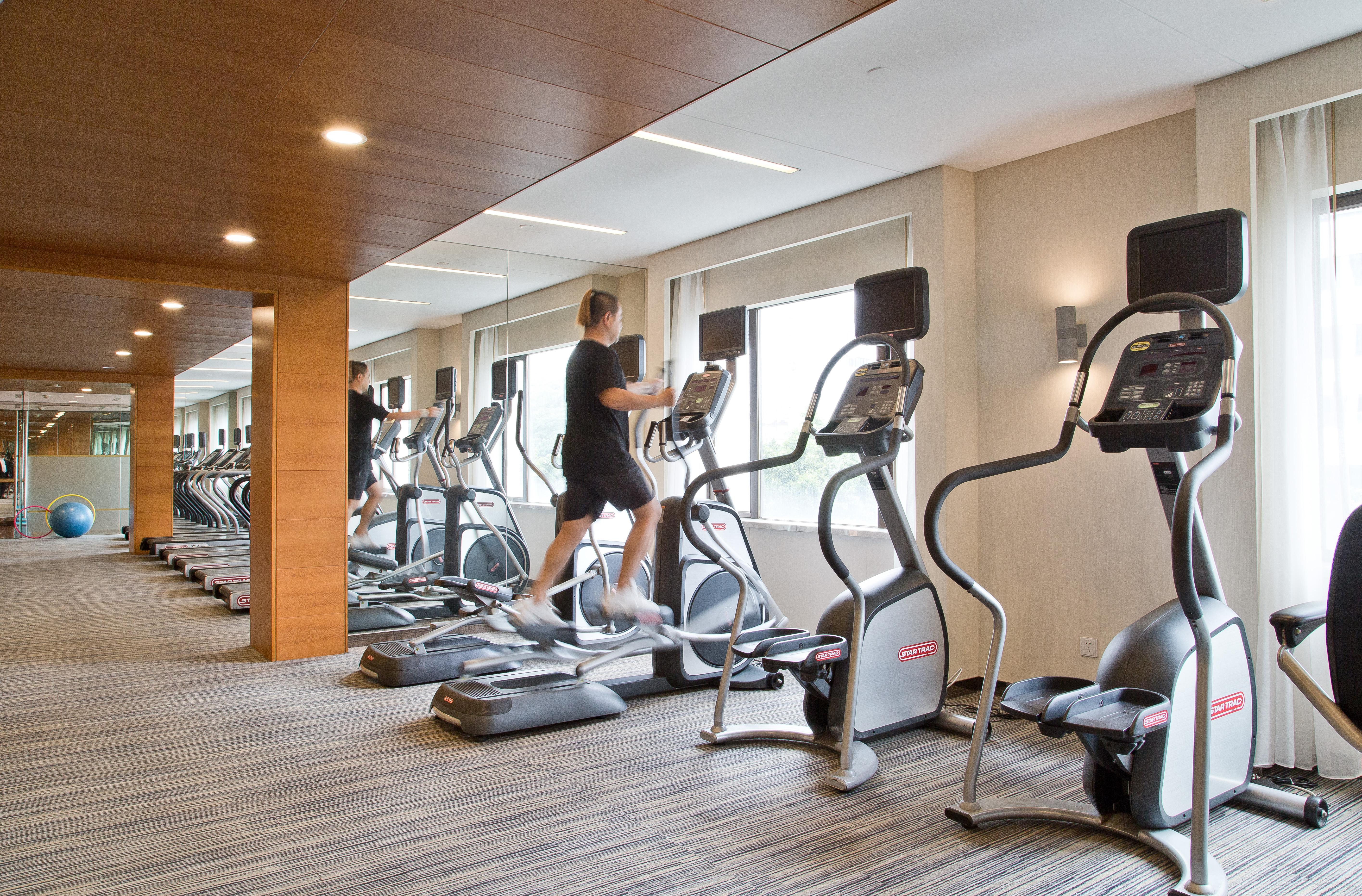 China Hotel Guangzhou - Subway Direct To Pazhou Exhibition Center, Free Shuttle During Canton Fair & Exhibitor Registration Counter מראה חיצוני תמונה A gym at a hotel