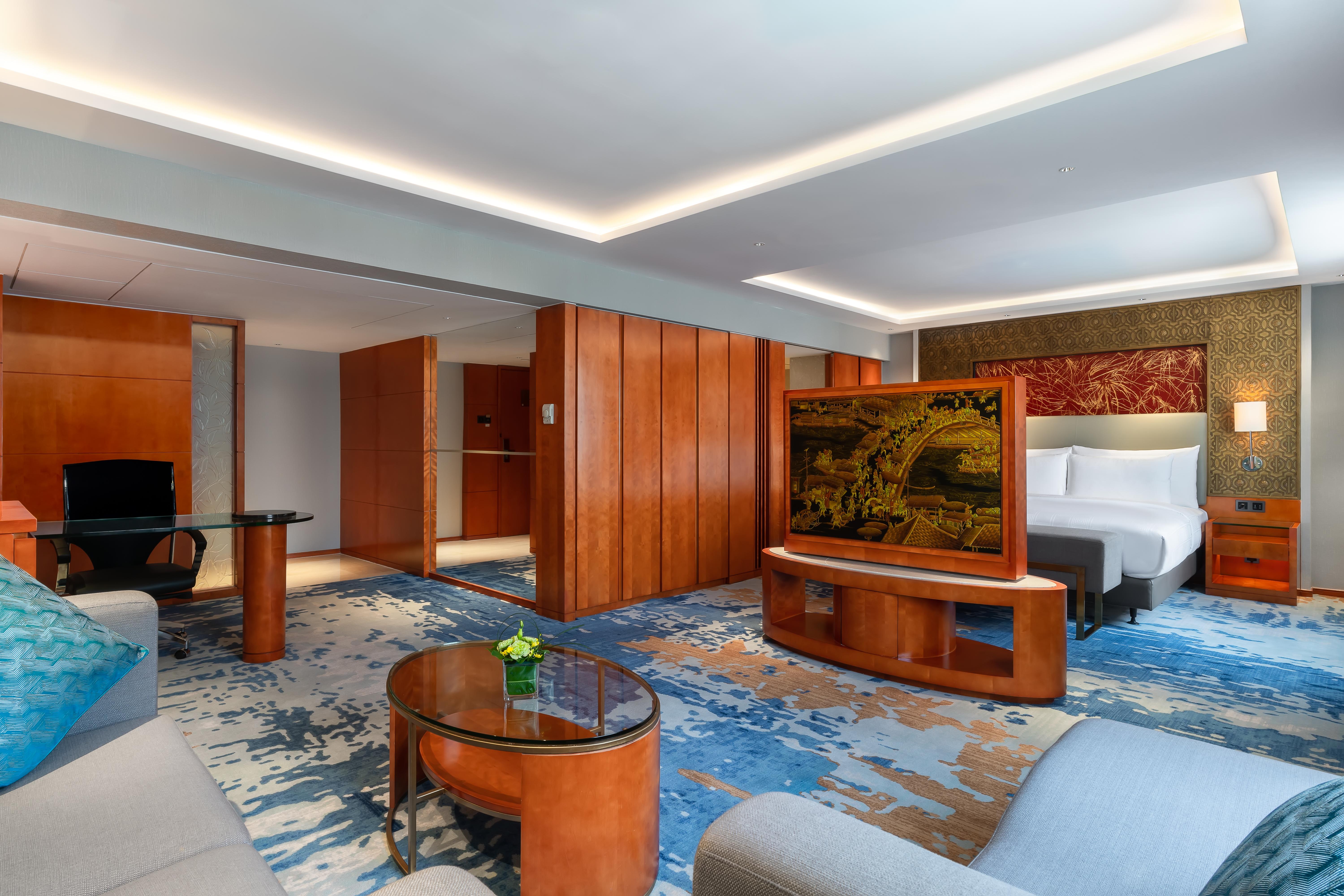 China Hotel Guangzhou - Subway Direct To Pazhou Exhibition Center, Free Shuttle During Canton Fair & Exhibitor Registration Counter מראה חיצוני תמונה A suite at the hotel