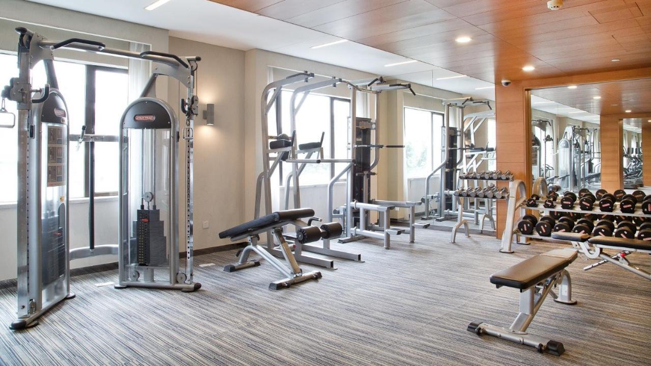 China Hotel Guangzhou - Subway Direct To Pazhou Exhibition Center, Free Shuttle During Canton Fair & Exhibitor Registration Counter מראה חיצוני תמונה A gym at a hotel