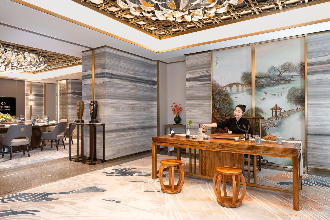 China Hotel Guangzhou - Subway Direct To Pazhou Exhibition Center, Free Shuttle During Canton Fair & Exhibitor Registration Counter מראה חיצוני תמונה The lobby of the hotel